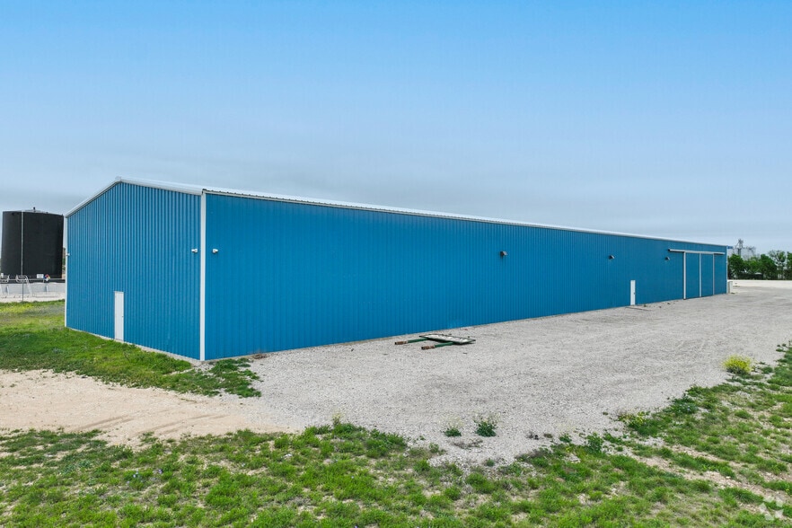 14100 N Highway 171, Cresson, TX for lease - Building Photo - Image 2 of 4