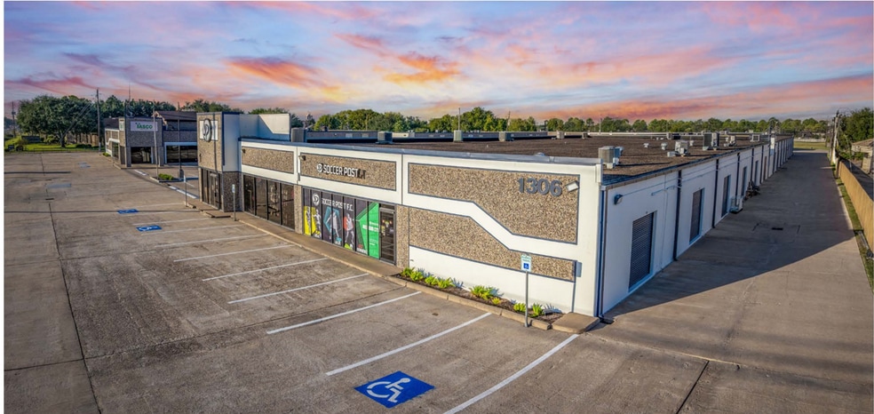 1306 Fm-1092, Missouri City, TX for lease - Building Photo - Image 2 of 4