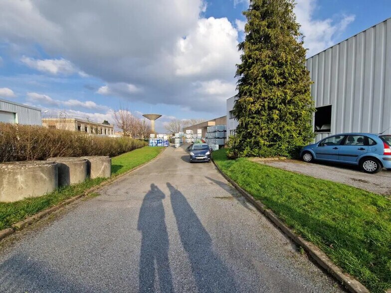 Industrial in Montigny-le-Bretonneux for sale - Building Photo - Image 3 of 12