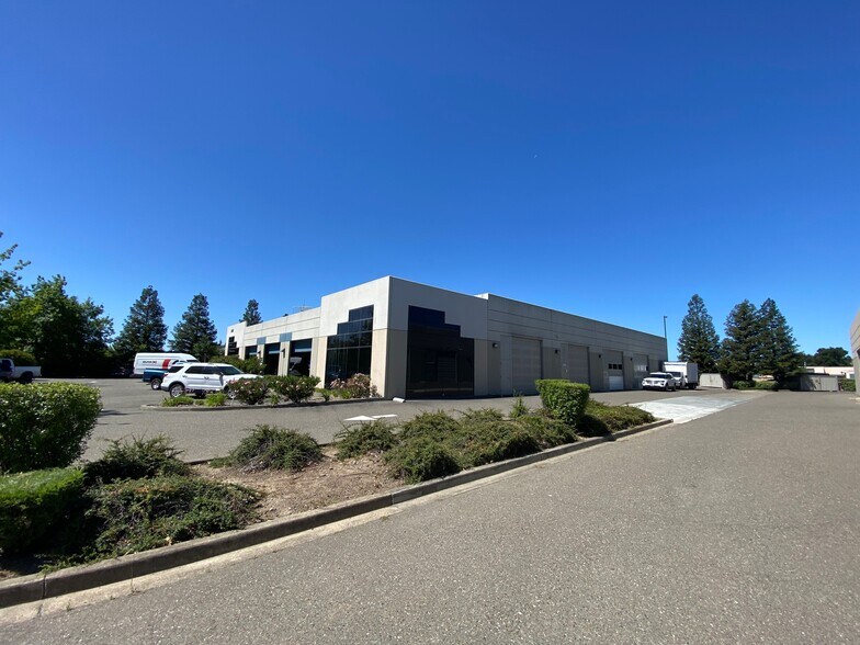 5793 Skylane Blvd, Windsor, CA for lease - Building Photo - Image 2 of 7