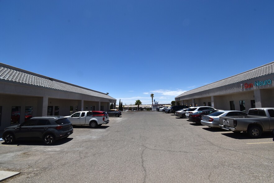 10657 Vista Del Sol Dr, El Paso, TX for lease - Building Photo - Image 3 of 8