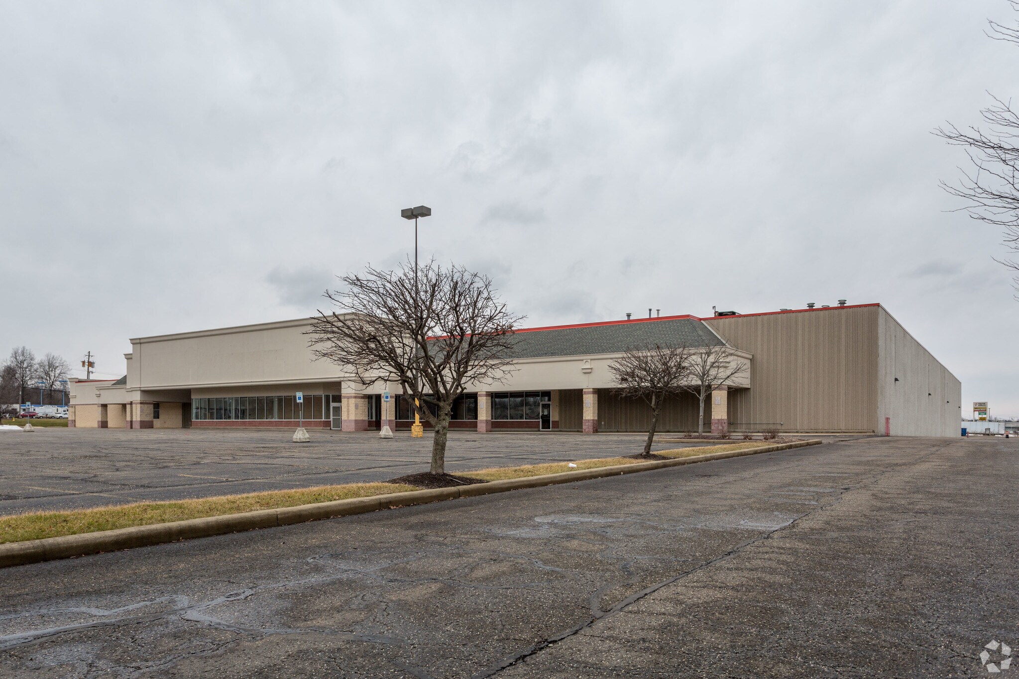 2425 N River Rd, Warren, OH for sale Primary Photo- Image 1 of 1