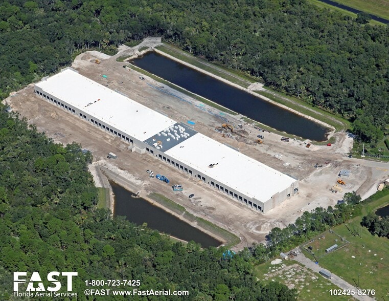 302 Parktowne Blvd, Edgewater, FL for lease - Building Photo - Image 3 of 6