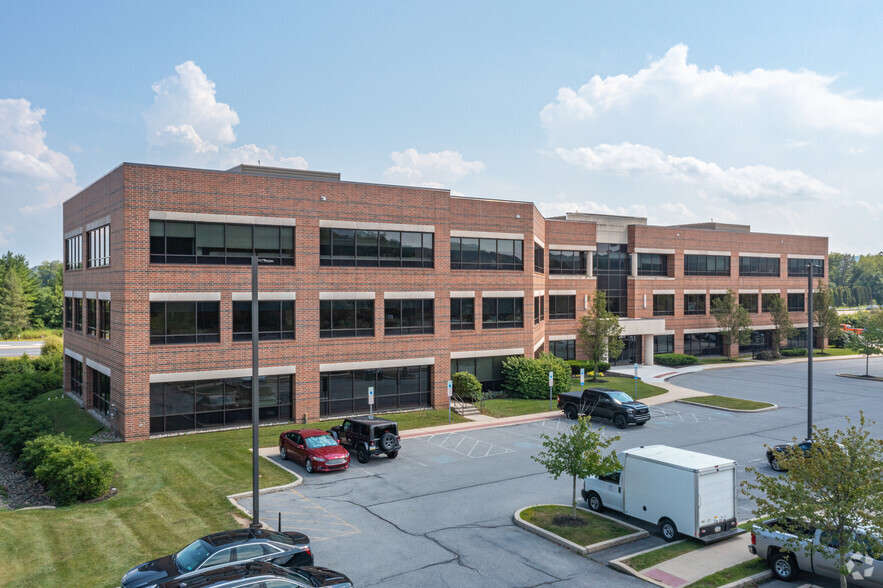 3477 Corporate Pky, Center Valley, PA for lease - Building Photo - Image 3 of 5