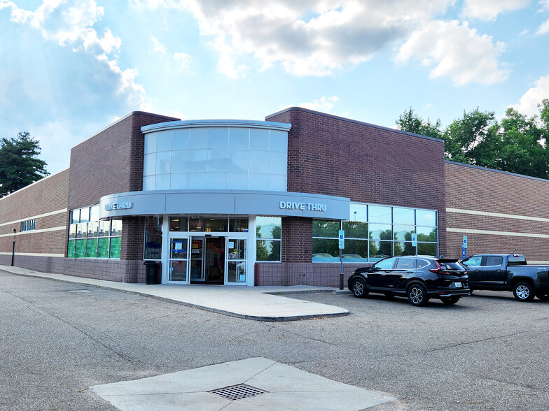 613 W Main St, Louisville, OH for sale - Building Photo - Image 1 of 1