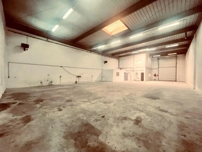 Office in Coignières for lease - Interior Photo - Image 3 of 9