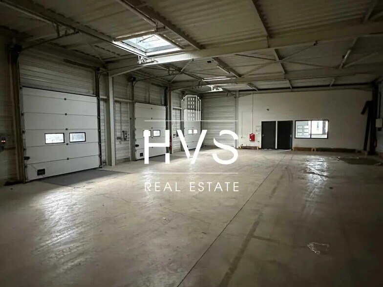 Office in Aix-en-Provence for lease - Interior Photo - Image 2 of 11