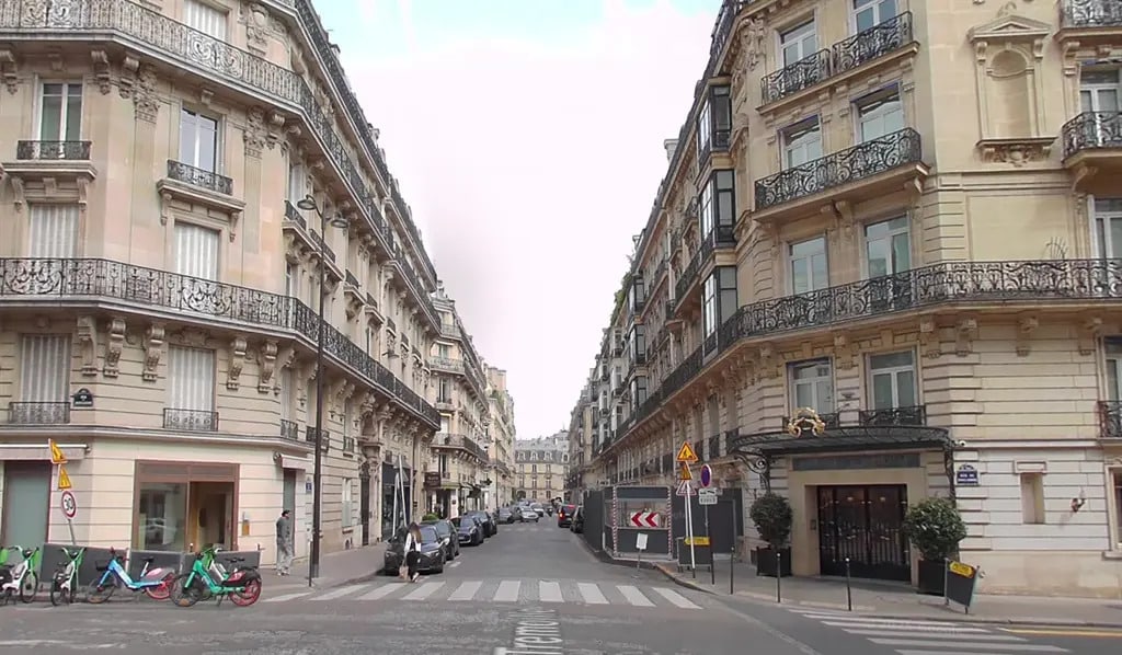 Retail in Paris for lease Building Photo- Image 1 of 3