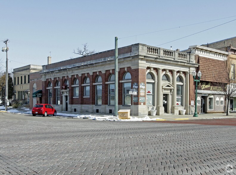 303 E Walworth Ave, Delavan, WI for sale - Primary Photo - Image 1 of 1