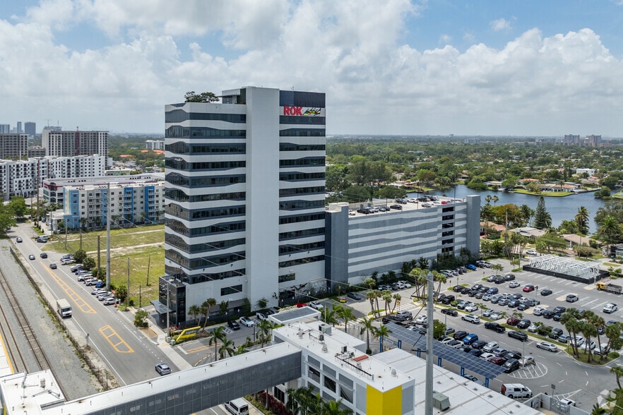 19790 W Dixie Hwy, Aventura, FL for sale - Primary Photo - Image 1 of 160