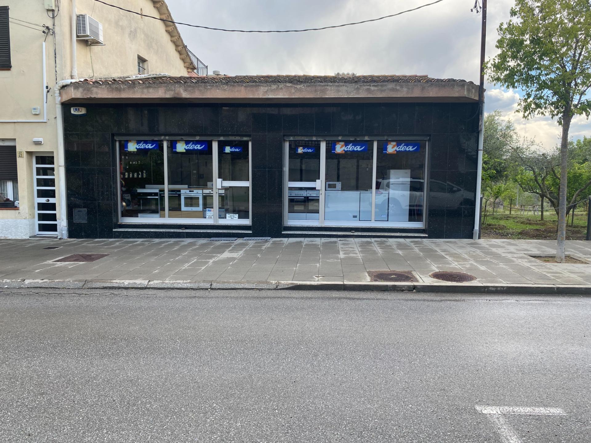 Retail in La Roca del Vallès, Barcelona for lease Building Photo- Image 1 of 3