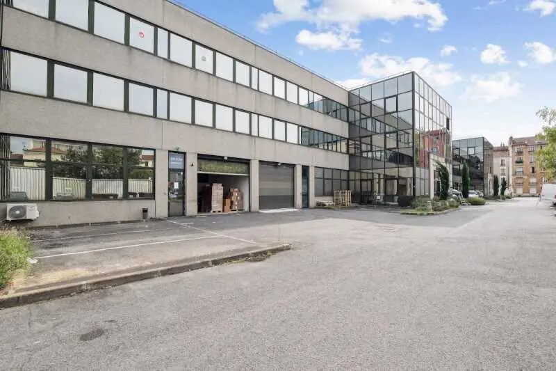 Flex in Ivry-sur-Seine for lease - Building Photo - Image 1 of 32