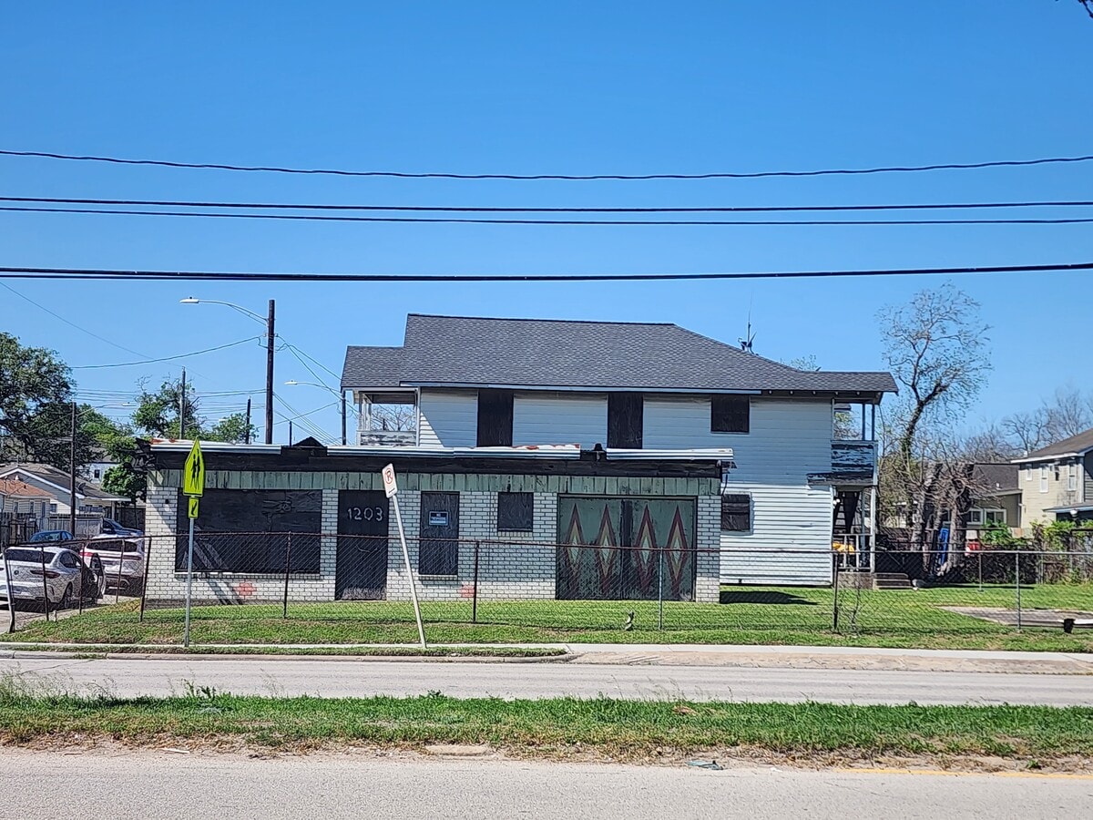 1203 Lockwood, Houston, TX 77020