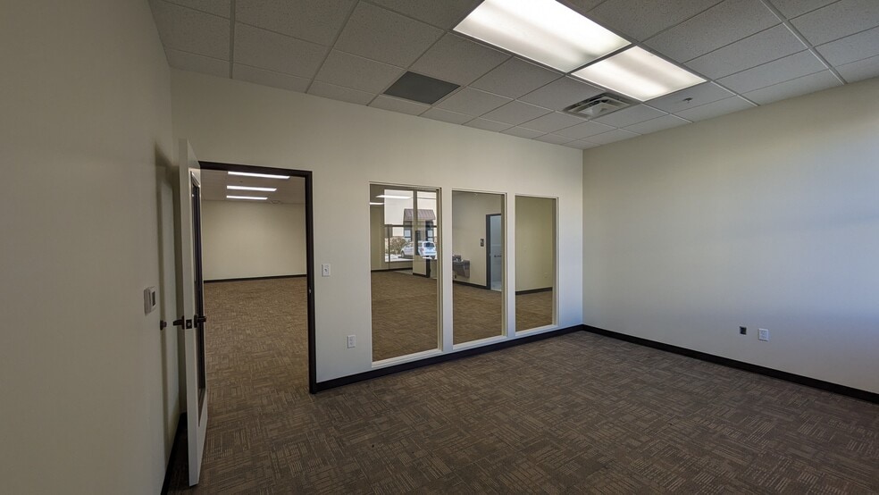 285 SE Inner Loop, Georgetown, TX for lease - Interior Photo - Image 3 of 24