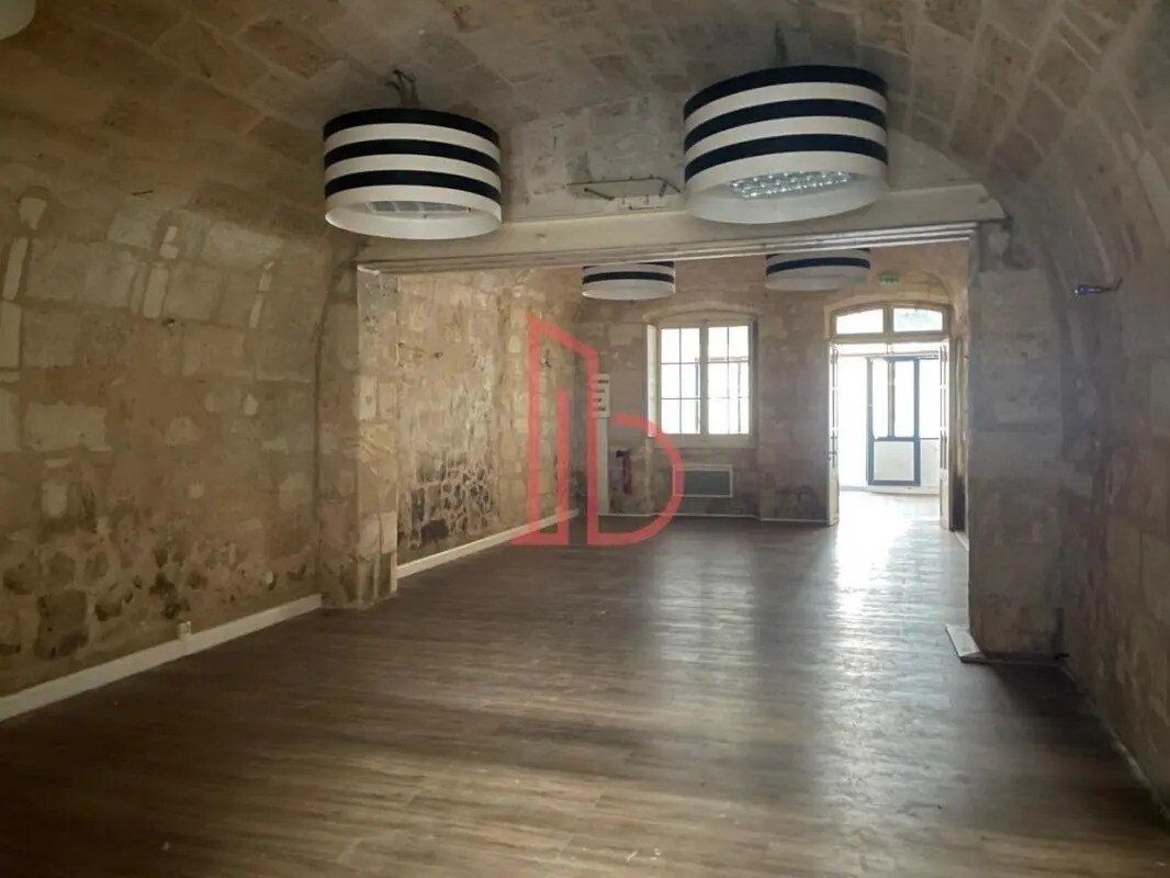 Office in Bordeaux for sale Interior Photo- Image 1 of 10