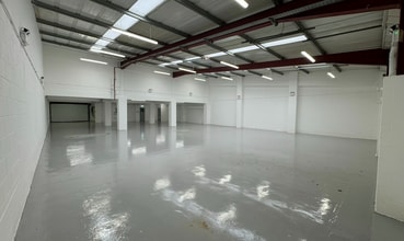 2 Caxton Close, Daventry for lease Interior Photo- Image 2 of 2