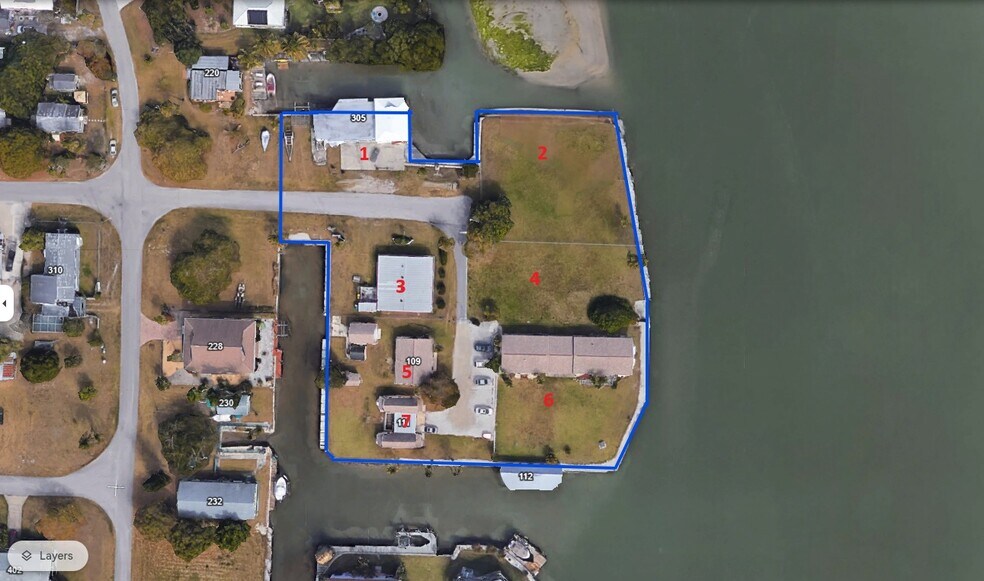 301-305 Pear Tree Ave & 107, 108, 109, 110, 111 East Ct., Goodland, FL for sale - Building Photo - Image 2 of 4