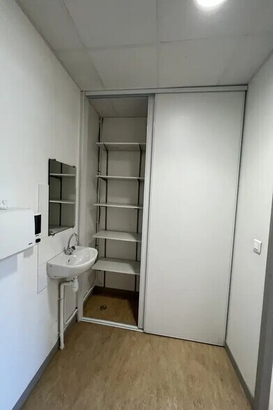 Flex in Castries for lease - Building Photo - Image 2 of 6