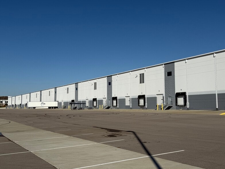 825 Beechcroft Rd, Spring Hill, TN for lease - Building Photo - Image 2 of 14