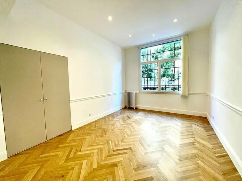 Office in Nice for lease - Interior Photo - Image 3 of 7