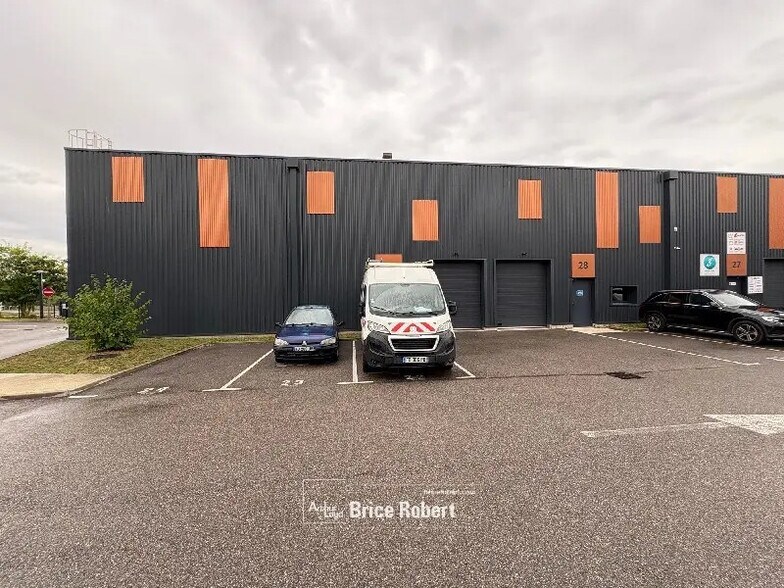 Flex in Vaulx-Milieu for sale - Building Photo - Image 1 of 7