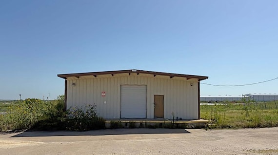 111 Industrial Loop, Hillsboro, TX for sale - Primary Photo - Image 1 of 1