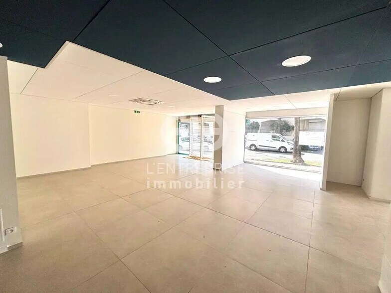 Office in Saint-Laurent-du-Var for lease - Interior Photo - Image 3 of 6