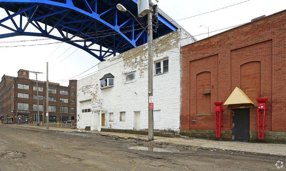 2313 Elm St, Cleveland, OH for sale - Building Photo - Image 1 of 3