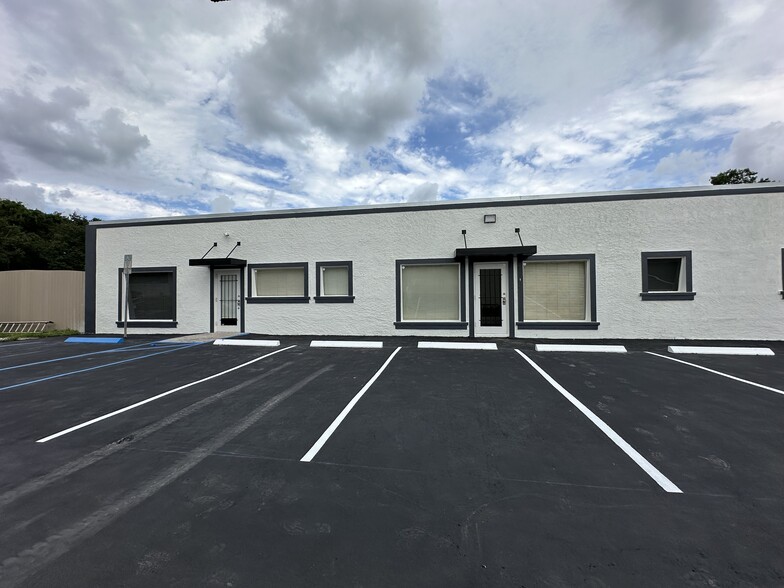 2559 4th St, Fort Myers, FL for lease - Building Photo - Image 3 of 17