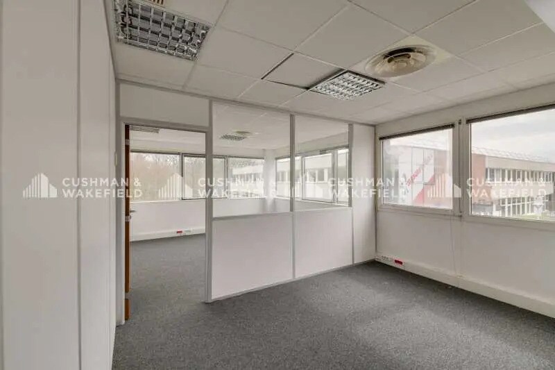 Office in Bièvres for lease - Interior Photo - Image 3 of 14