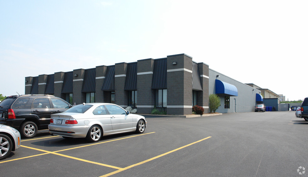 530 Summit Point Dr, Henrietta, NY for lease - Building Photo - Image 2 of 11