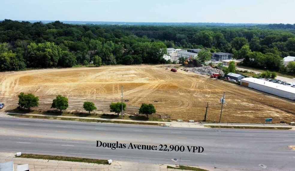 2701 Douglas Ave, Des Moines, IA for sale - Building Photo - Image 1 of 4