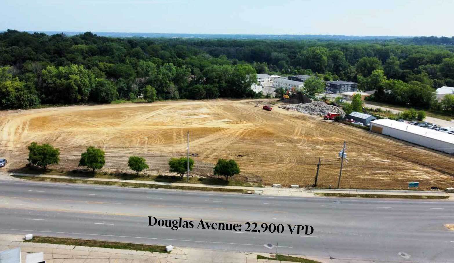 2701 Douglas Ave, Des Moines, IA for sale Building Photo- Image 1 of 5