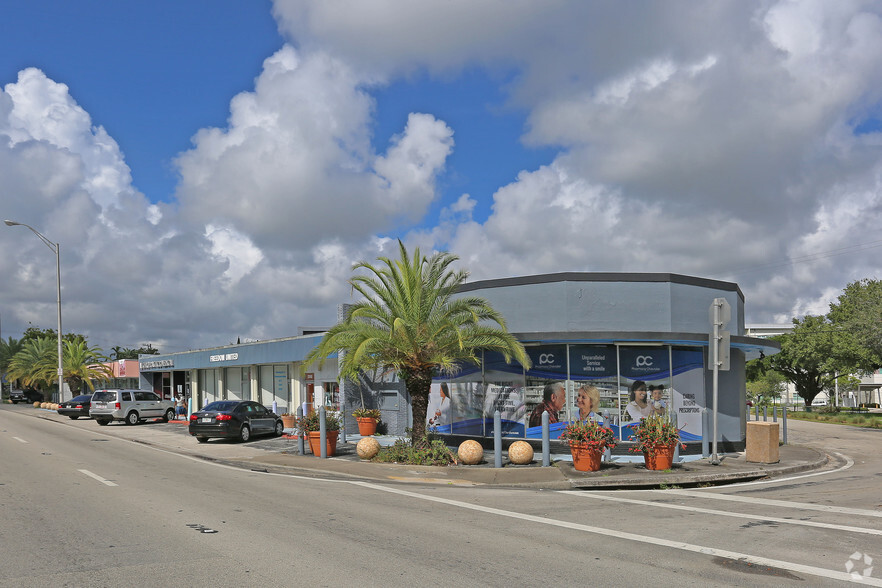 13152 W Dixie Hwy, North Miami, FL for lease - Primary Photo - Image 1 of 23