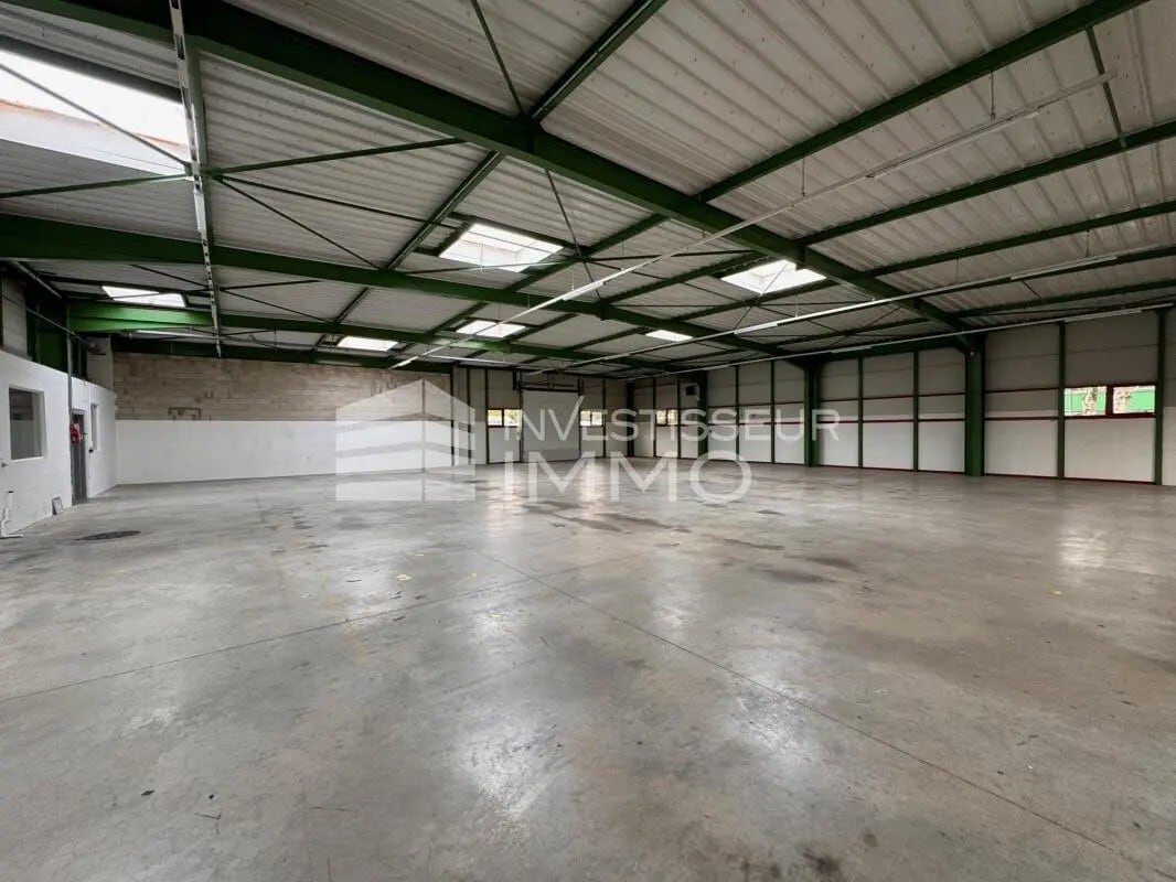 Industrial in Saint-Thibault-des-Vignes for lease Interior Photo- Image 1 of 3