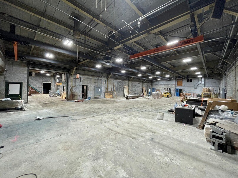 1051 US-9, Woodbridge, NJ for lease Interior Photo- Image 1 of 4