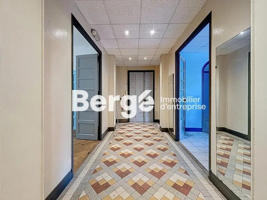 Office in Nice for lease Interior Photo- Image 1 of 11