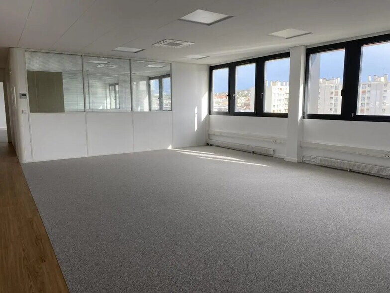 147 Avenue Paul Doumer, Rueil-Malmaison for lease - Building Photo - Image 3 of 8