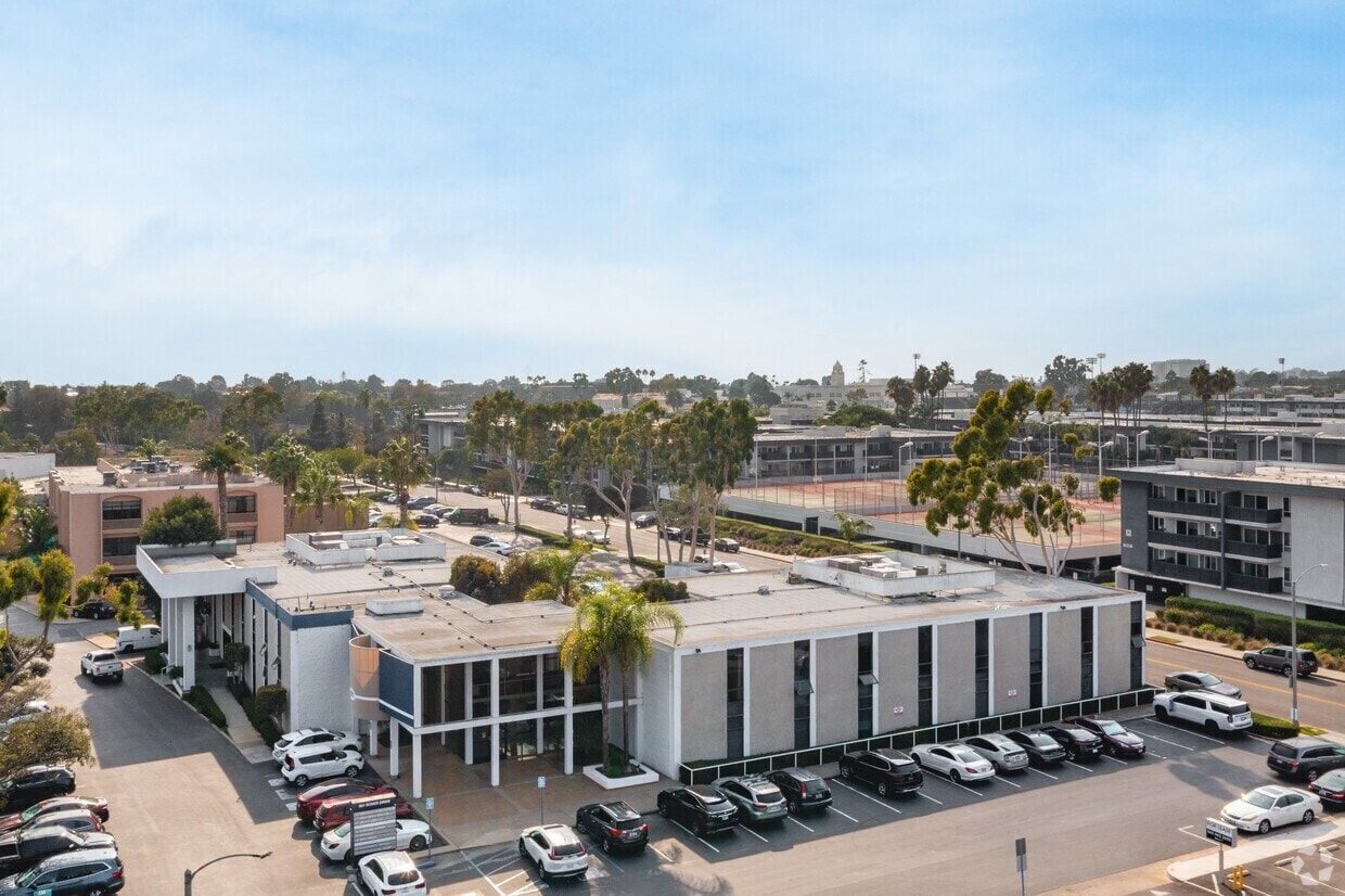 901 Dover Dr, Newport Beach, CA for lease Interior Photo- Image 1 of 2