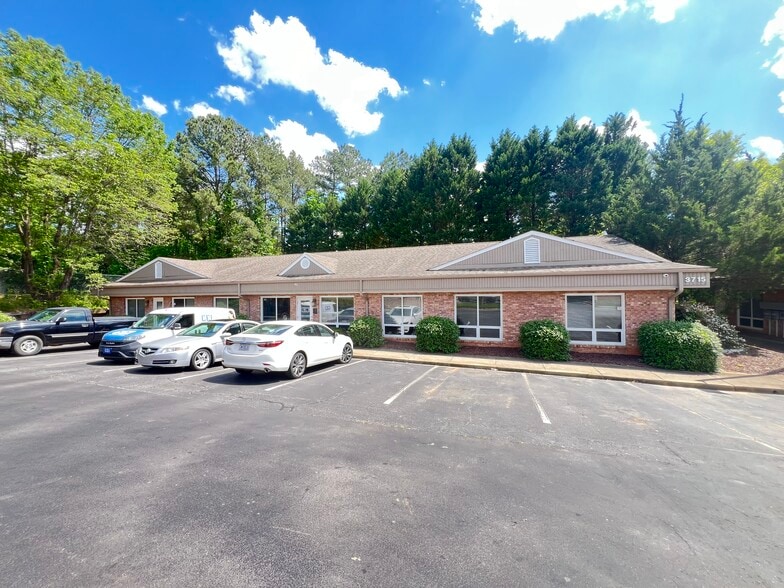 3715 University Dr, Durham, NC for lease - Building Photo - Image 1 of 10