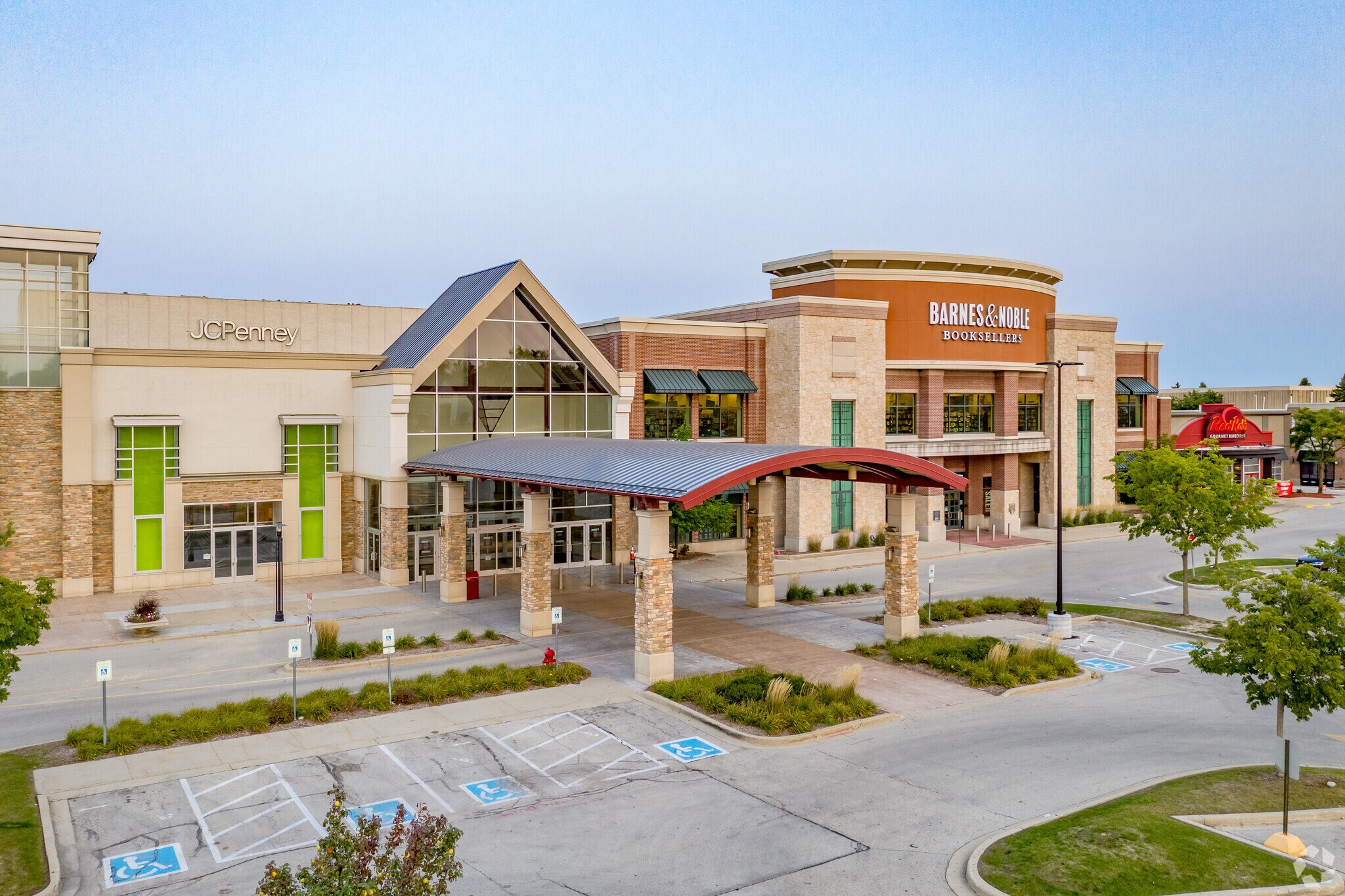 95 N Moorland Rd, Brookfield, WI for sale Primary Photo- Image 1 of 1