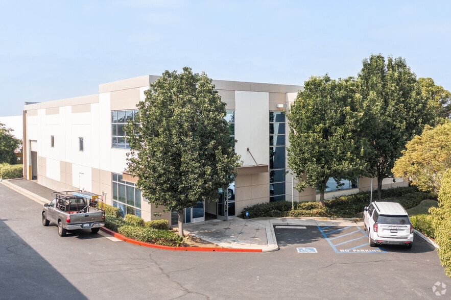 720 Challenger St, Brea, CA for lease - Primary Photo - Image 1 of 4