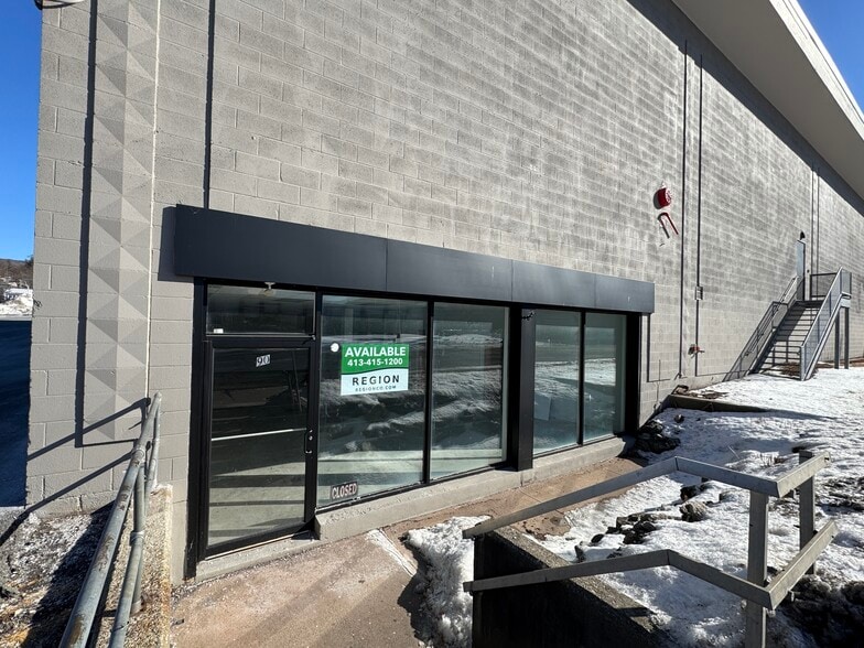 45-69 Veterans Memorial Dr, North Adams, MA for lease - Building Photo - Image 3 of 5