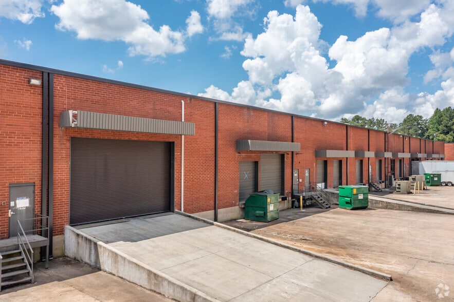 5933 Peachtree Industrial Blvd, Peachtree Corners, GA for lease - Building Photo - Image 3 of 5