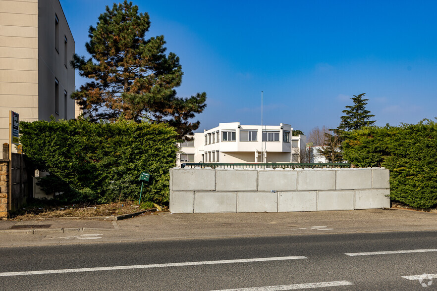 Office in Chassieu for sale - Building Photo - Image 2 of 5