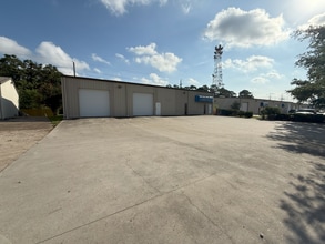 132 Magic Oaks Ct, Spring, TX for lease Building Photo- Image 2 of 6