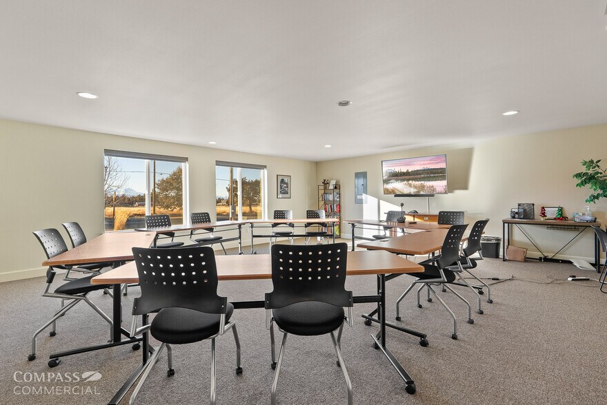 63140 Dickey Rd, Bend, OR for sale - Building Photo - Image 3 of 5