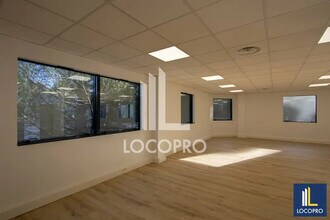 Office in Aix-en-Provence for lease Interior Photo- Image 2 of 7