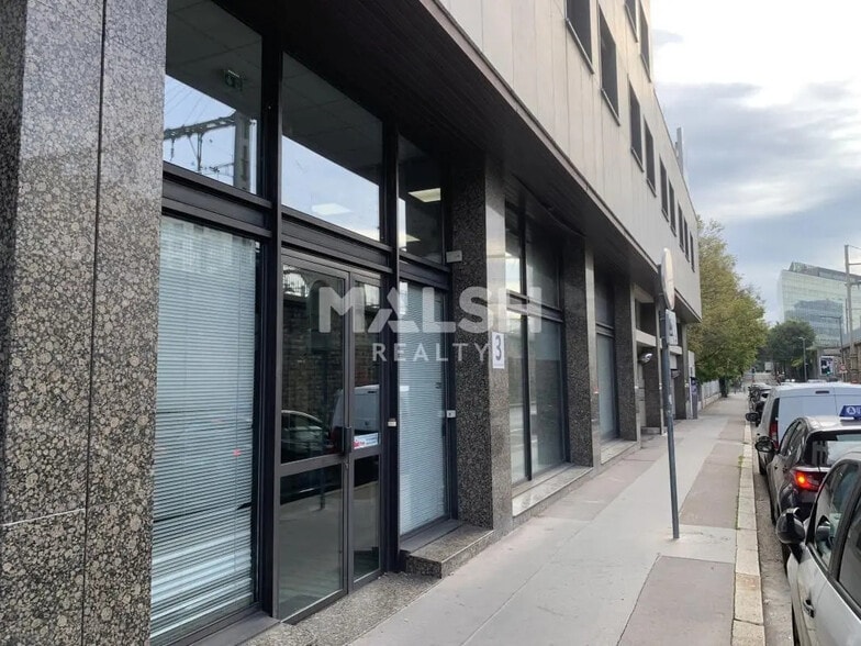 Retail in Lyon for lease - Building Photo - Image 1 of 14