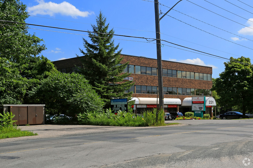 231 Bayview Dr, Barrie, ON for lease - Building Photo - Image 2 of 5